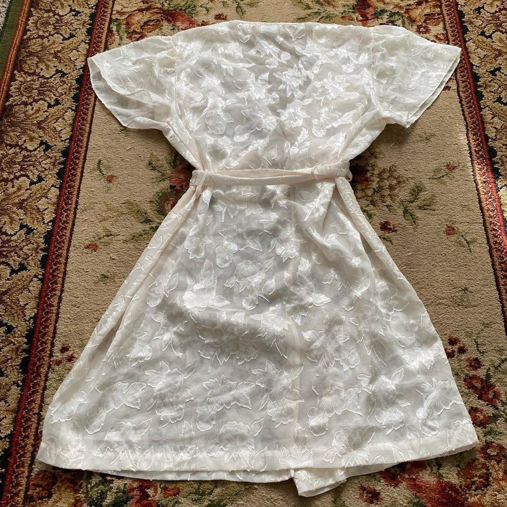 Secret Treasures white floral sheer lingerie robe - Picture 2 of 4